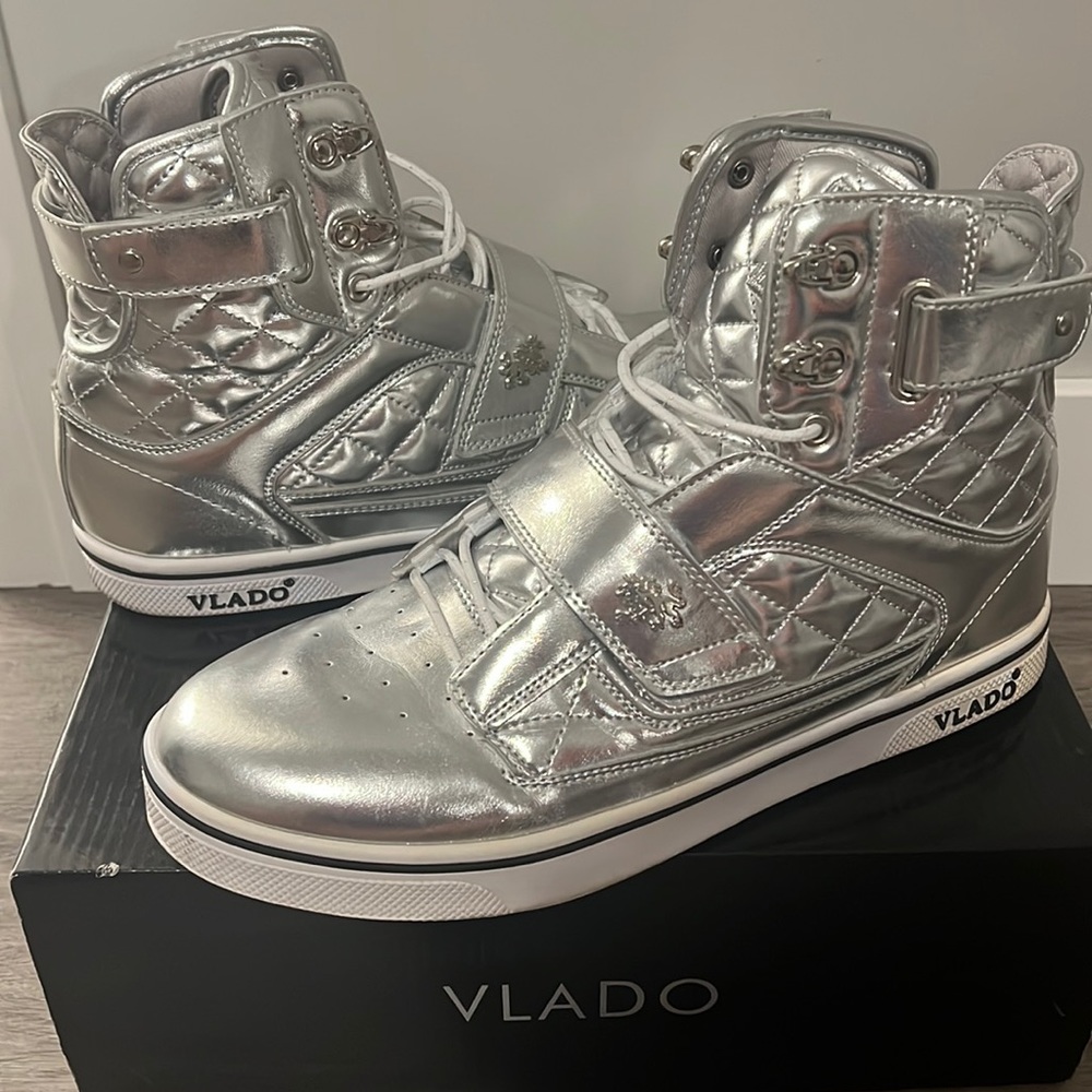 Vlado Atlas silver sneakers